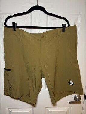 Demons Behind Me Men’s Performance Tech Hybrid Shorts Size 40 9.5” Inseam Tan